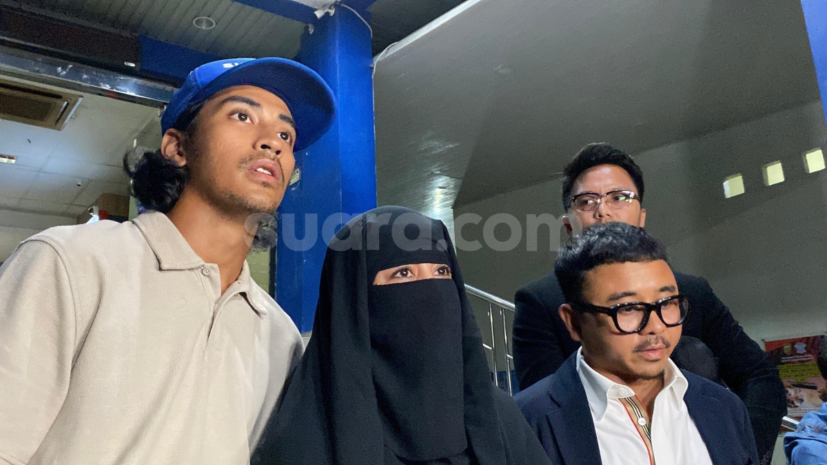 Didampingi Abidzar Al Ghifari, Umi Pipik Laporkan 2 Akun Medsos yang Menghinanya