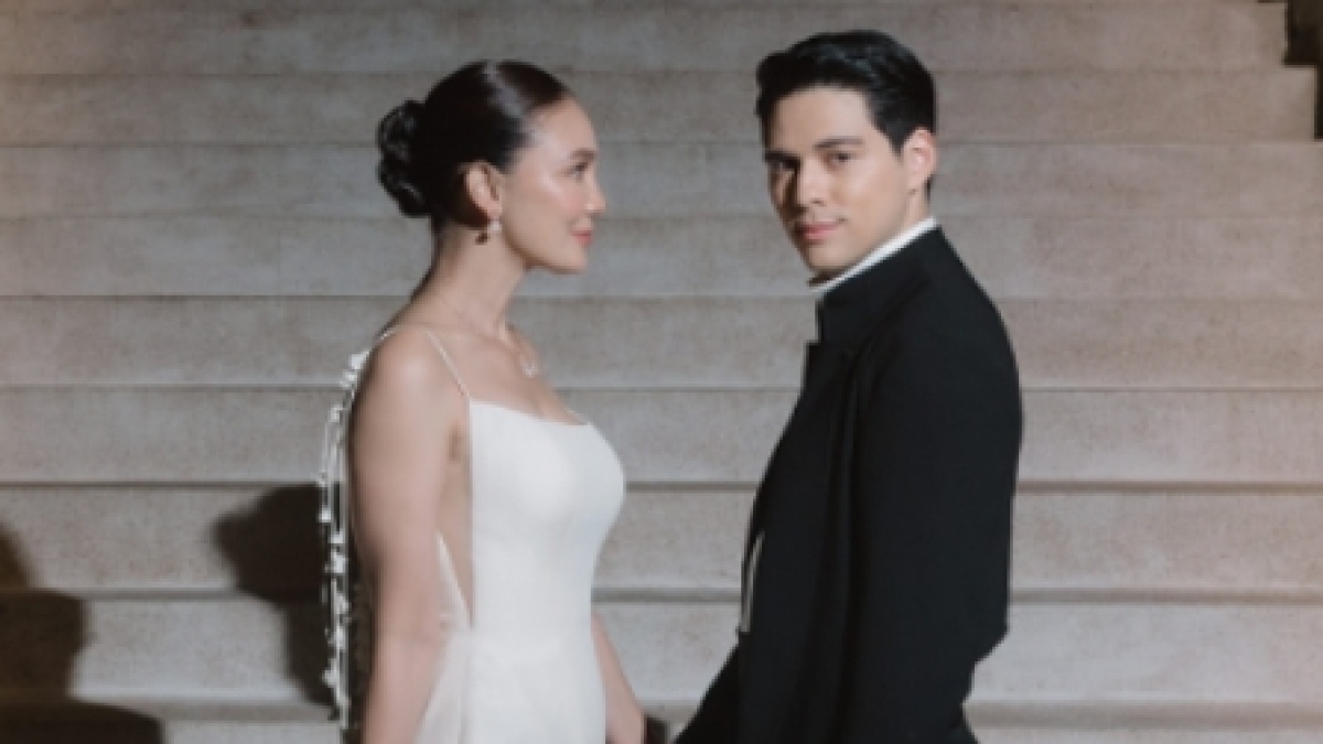 Luna Maya Spill di Balik Foto Buku Nikahnya dengan Maxime Bouttier