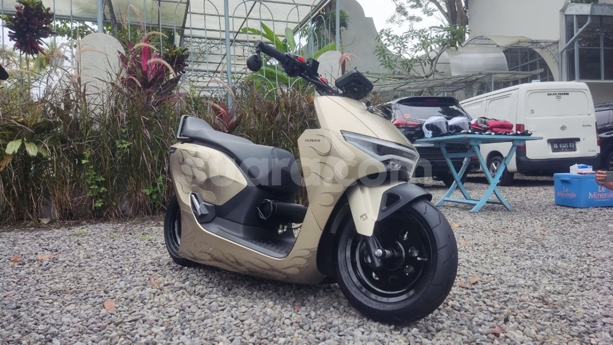 Honda CUV e: Melawan Takdir, Disulap Jadi Low Rider