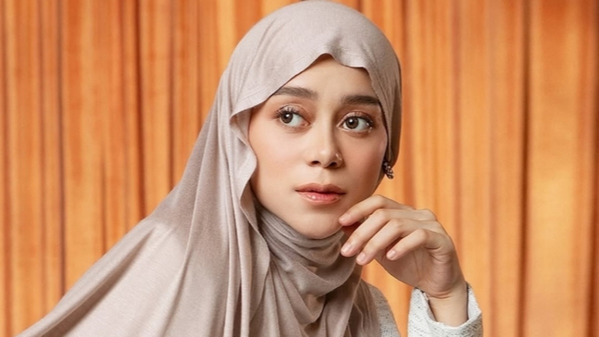 8 Potret Lesti Kejora Ngopi di London, Santai di Tengah Konflik Hak Cipta Lagu