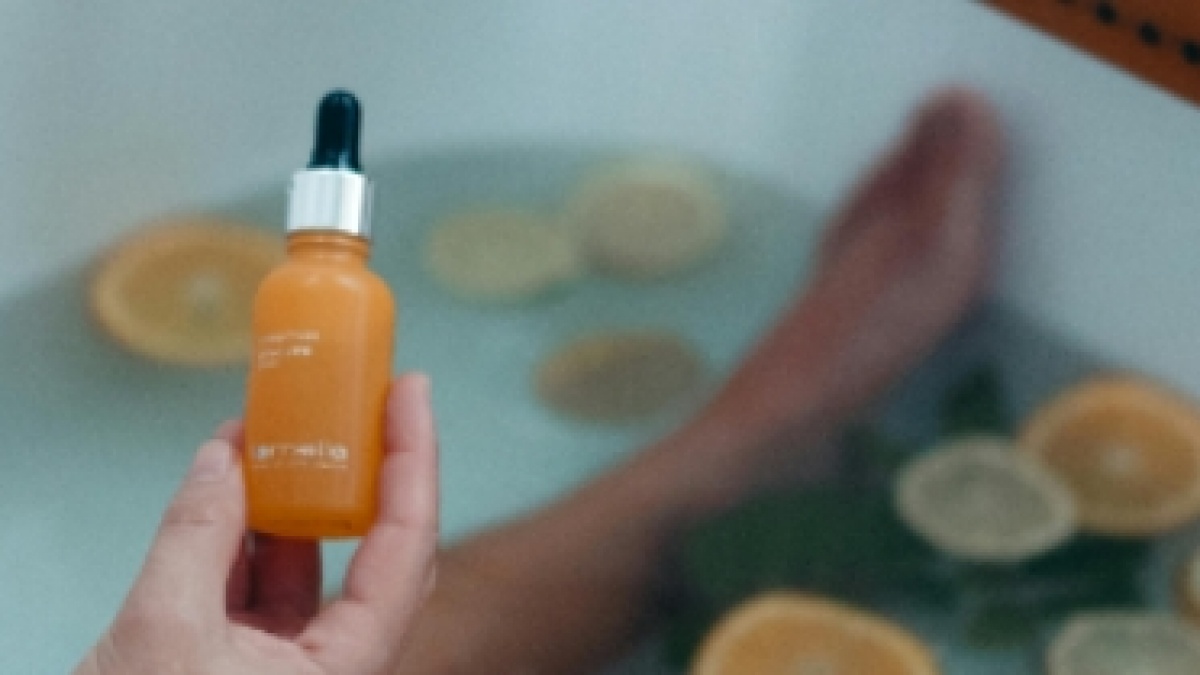 Jangan Cuek! Ini Tanda-Tanda Kulitmu Butuh Asupan Vitamin C menurut Dokter
