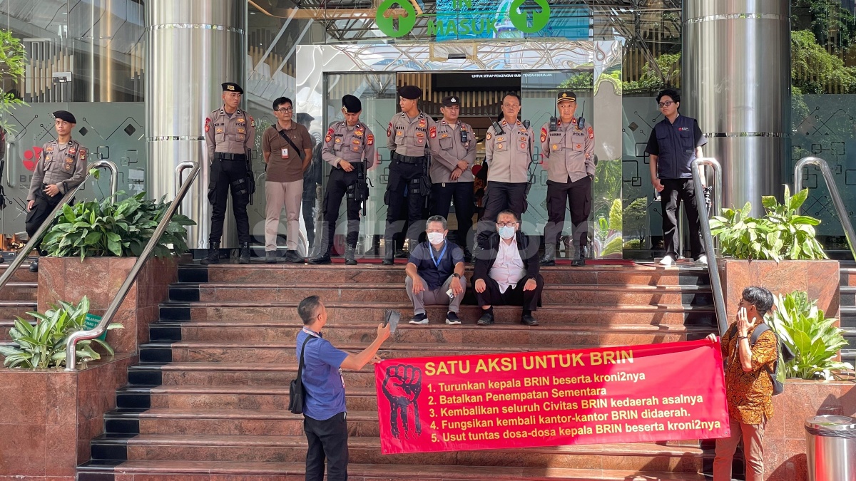 Demo di Lobby Kantor, ASN Minta Prabowo Copot Kepala BRIN Laksana Tri Handoko