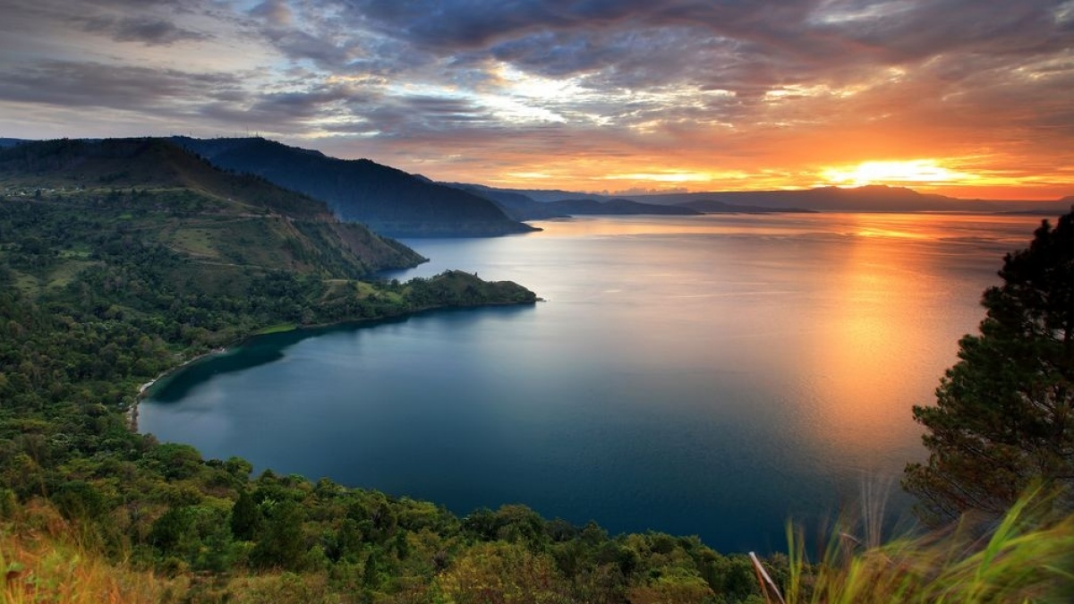 Liburan Sekolah, Cek 4 Akomodasi Nyaman Buat Keluarga di Danau Toba dan Samosir