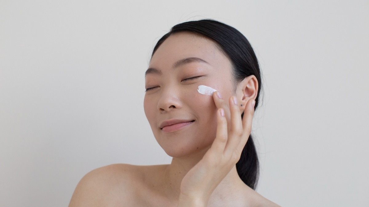 5 Sunscreen SPF 50 Matte Finish untuk Kulit Berminyak, Anti Kilap Seharian!