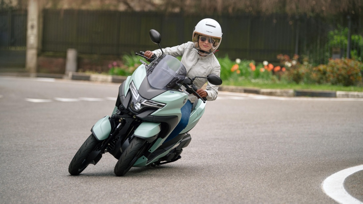 Motor Premium Yamaha Mesin Sekelas Supra X tapi Harga Setara XMAX: Rodanya 3 tapi Bisa Belok Miring