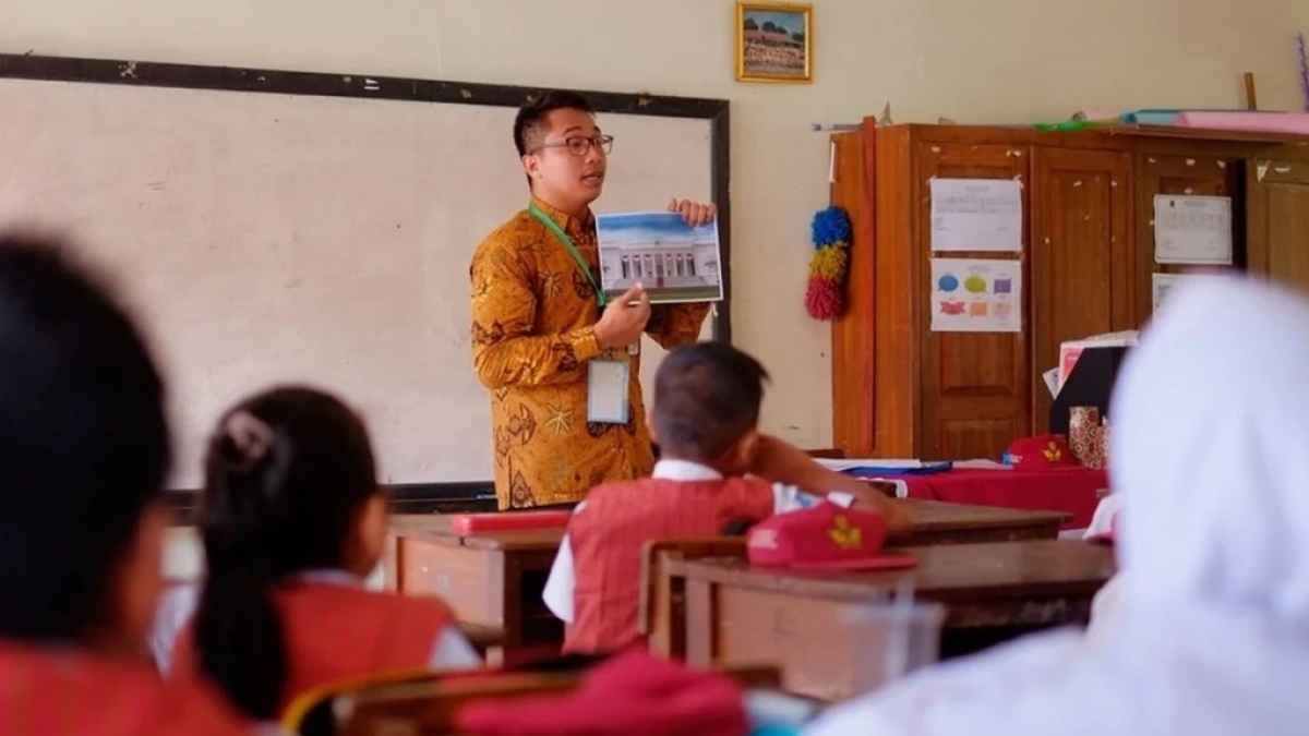 Sosok Saryono, Guru Honorer 33 Tahun dengan Gaji Rp350 Ribu Tiap 3 Bulan