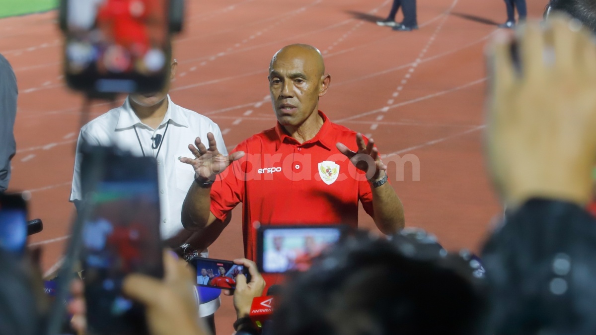 Simon Tahamata Semprot Mees Hilgers: Bela Timnas Indonesia Harus dengan Hati!