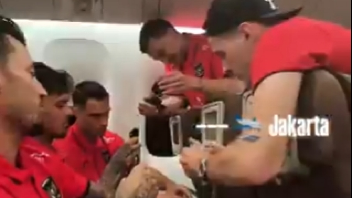 Joey Pelupessy Cs Asyik Main Kartu Remi, Udah Kayak di Pos Ronda