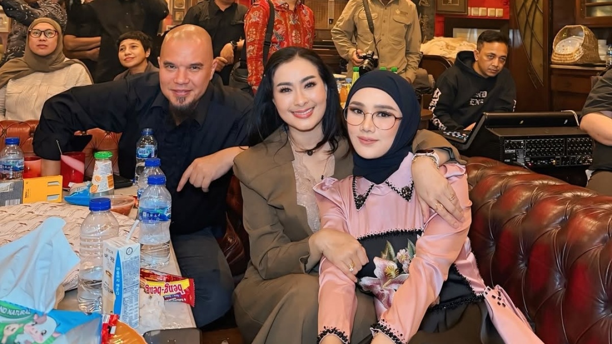 Hadir di Ulang Tahun Ahmad Dhani, Iis Dahlia Pamer Keakraban dengan Mulan Jameela
