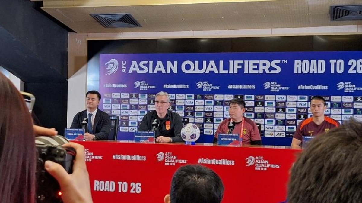 Pelatih China: Stadion GBK Kandang Timnas Indonesia Gila