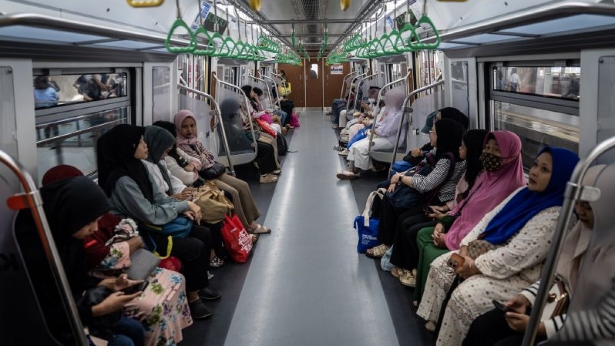 Viral Petugas Dipecat Gara-gara Tumbler Penumpang, Ini Klarifikasi KAI Commuter