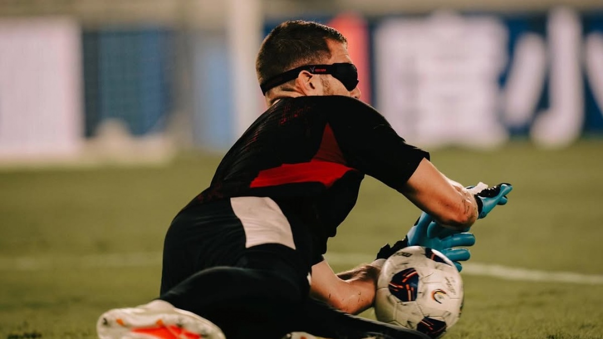Mengenal Kacamata Swivel Vision, Dipakai Emil dan Maarten Paes saat Latihan Timnas Indonesia