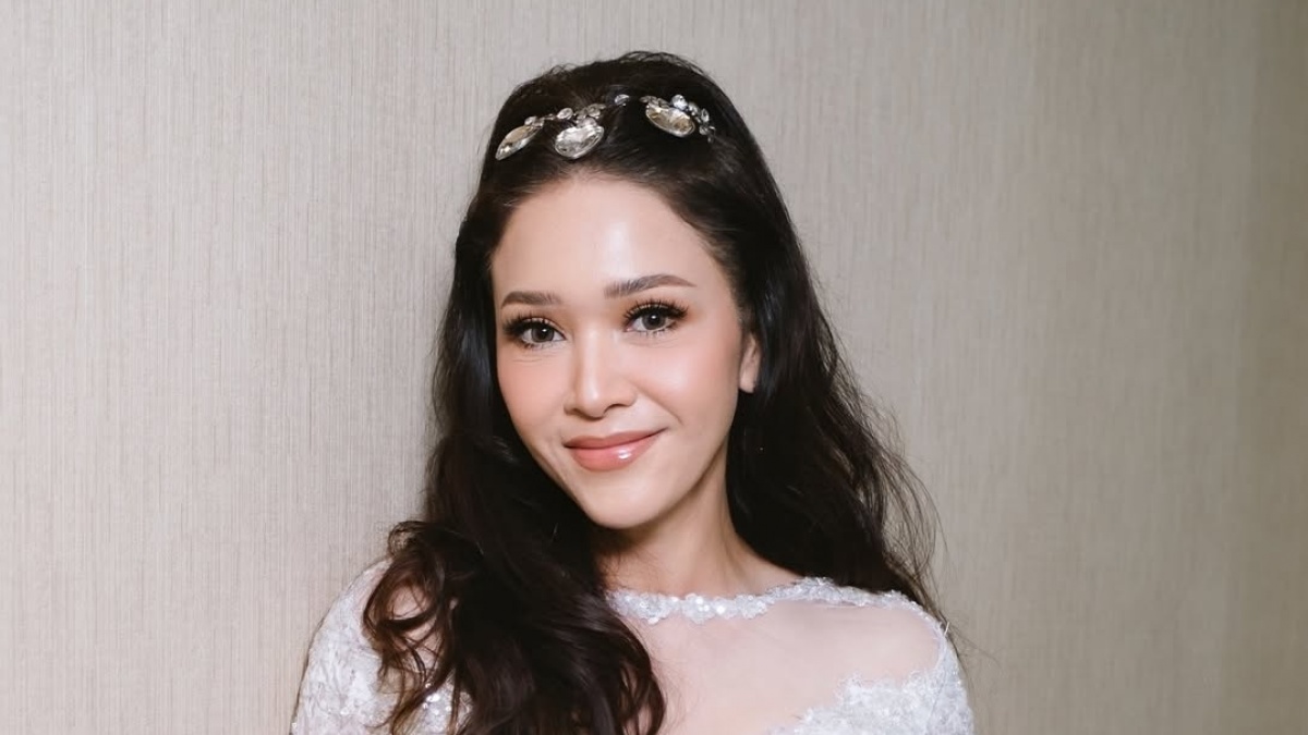 Maia Estianty Tampil Memukau dalam Balutan Gaun Putih, Sindir Soal Pertemanan