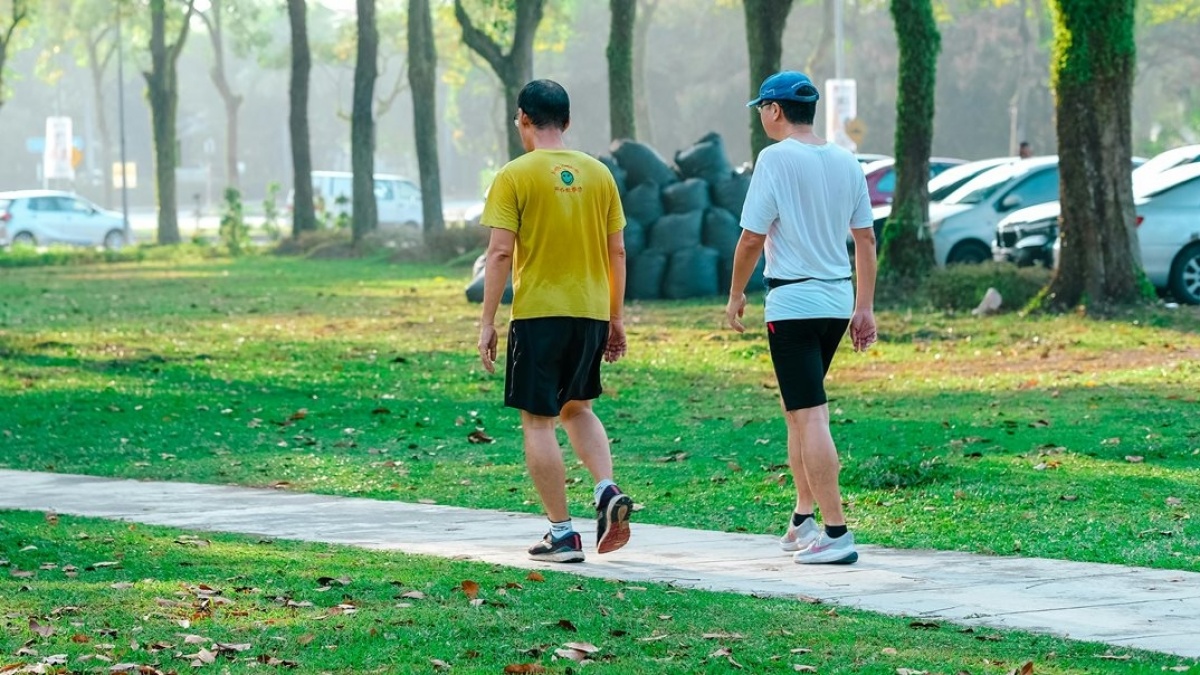 Apakah Jalan Kaki Bisa Mengecilkan Perut Buncit? Simak Penjelasan dan Tips agar Cepat Rata