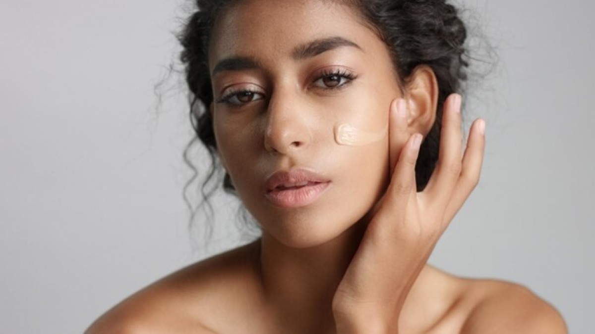 Foundation Viva Tahan Lama Gak? Ini 2 Pilihan yang Dipuji Gak Bikin Makeup Longsor
