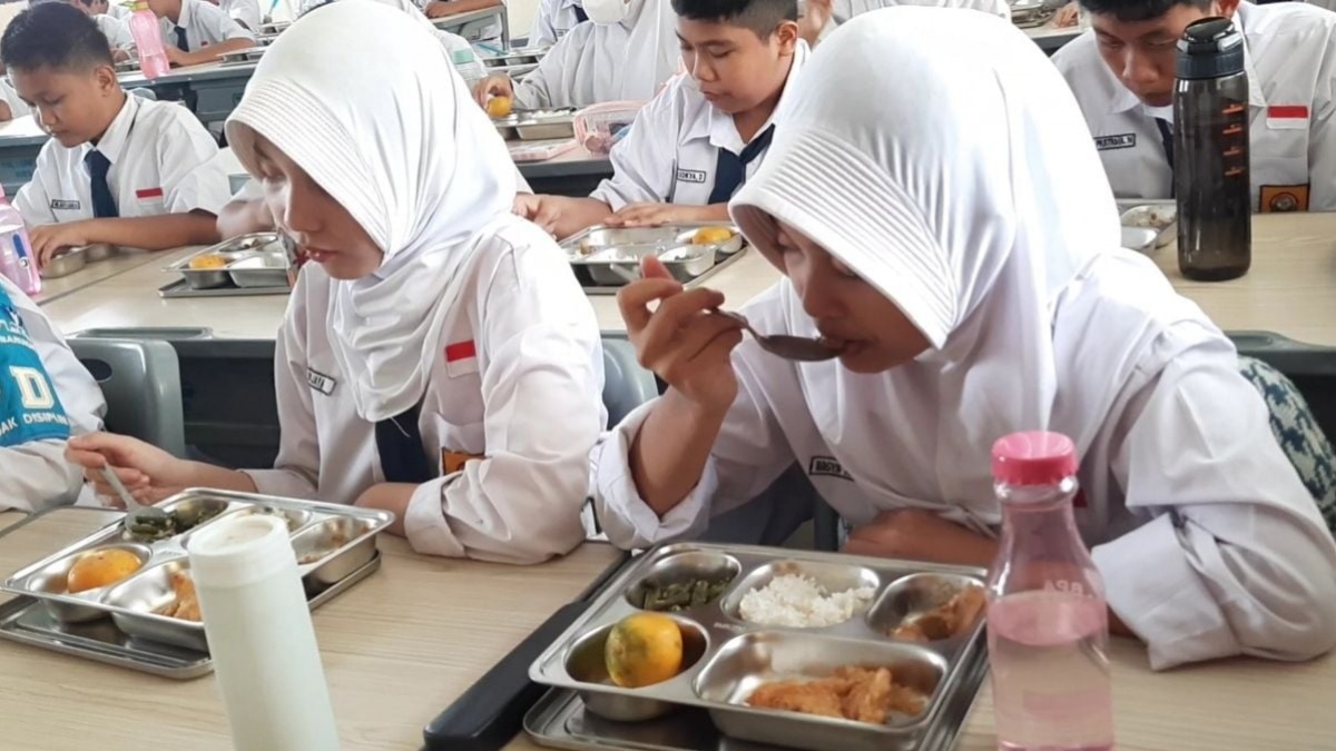 Heboh Lauk Ayam MBG Ada Belatungnya, Siswa di Tuban Sampai Mual