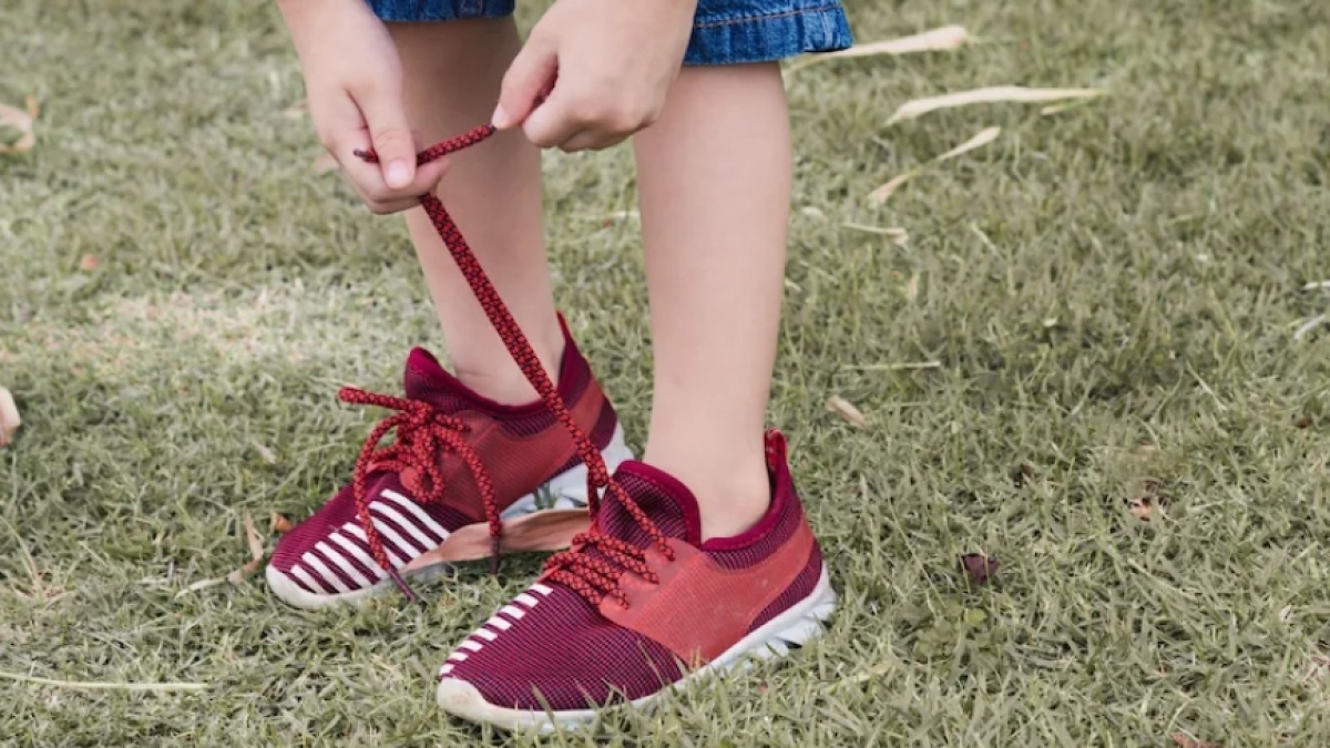 5 Rekomendasi Sepatu Branded untuk Anak Sekolah, Tidak Mudah Rusak Buat Si Kecil Aktif