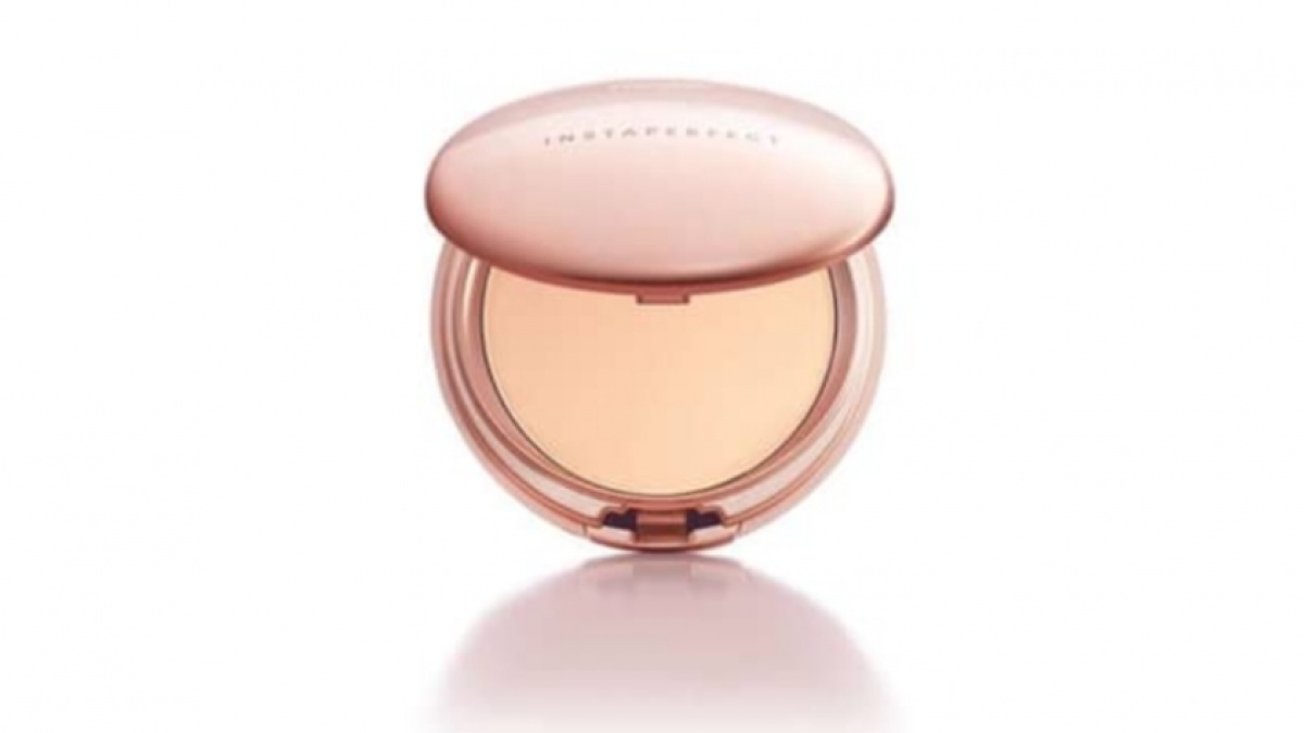 5 Bedak Wardah yang Tahan Lama dan Bikin Wajah Glowing, Anti Luntur Seharian