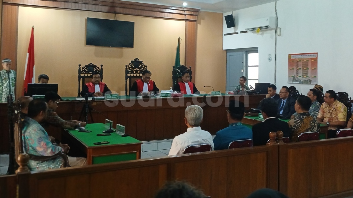 Bukan Cuma Jokowi, Ini 5 Pemimpin Dunia yang Pernah Terseret Kasus Ijazah Palsu