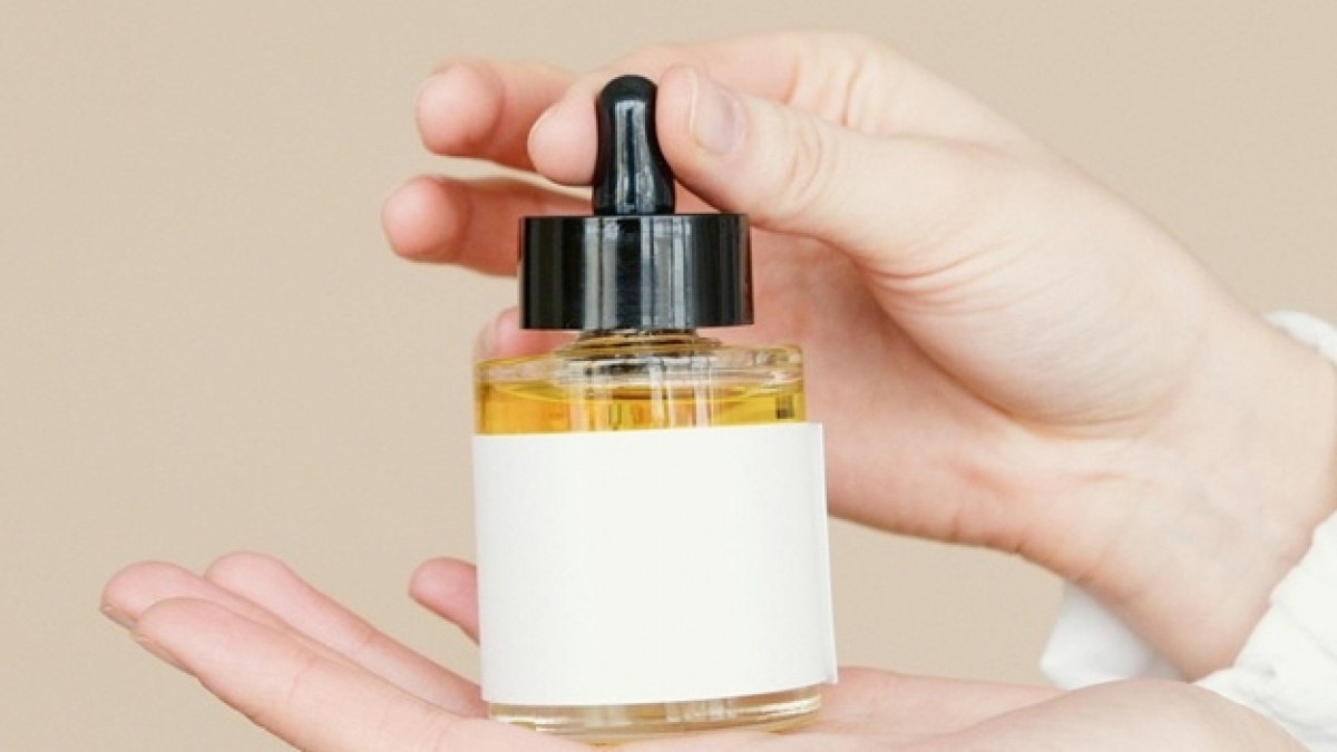 Pakai Minyak Zaitun atau Body Lotion Dulu Biar Kulit Glowing? Ini Urutannya yang Tepat