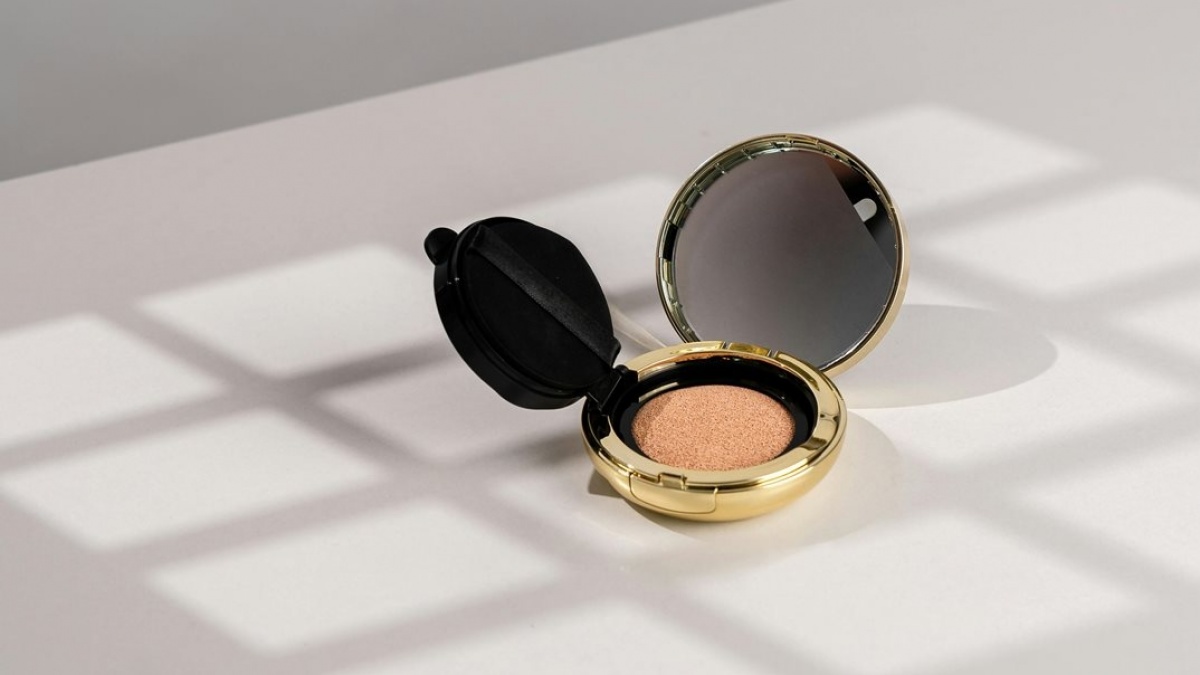 5 Tips Memakai Cushion agar Hasil Tidak Cakey, Makeup Tetap On Point Seharian