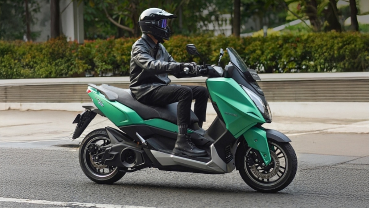 Harga Motor Listrik Polytron Terbaru, Tampilan Mirip Yamaha NMAX Versi Murah