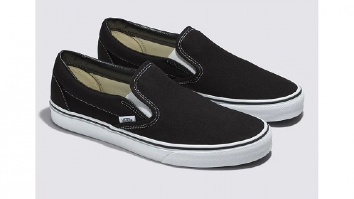 5 Sepatu Lokal Mirip Vans Classic Slip-On, Tetap Stylish dengan Budget Tak Sampai Rp300 Ribu