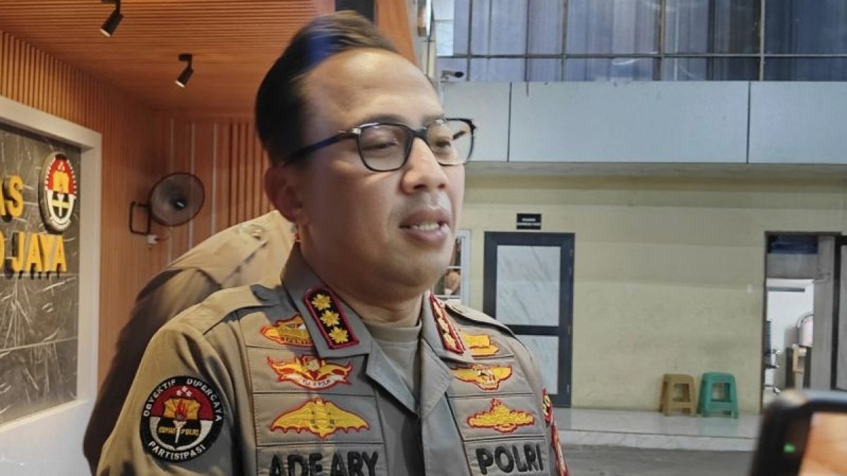 Bela Aksi Garang Aparat Seret Massa dari Resto Cepat Saji, Polda Metro Jaya: Mereka Perusuh...