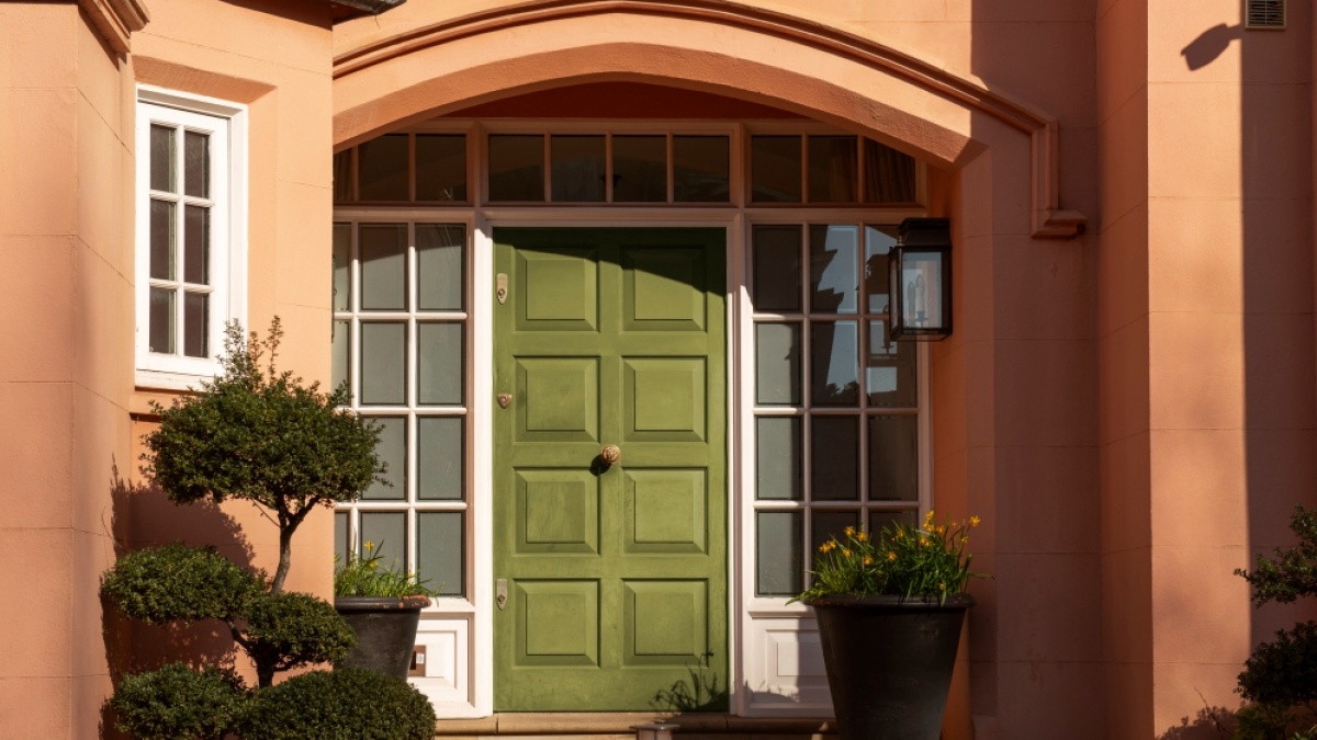 Feng Shui Pintu Depan Rumah, Ini 7 Tips Menatanya agar Menarik Rezeki