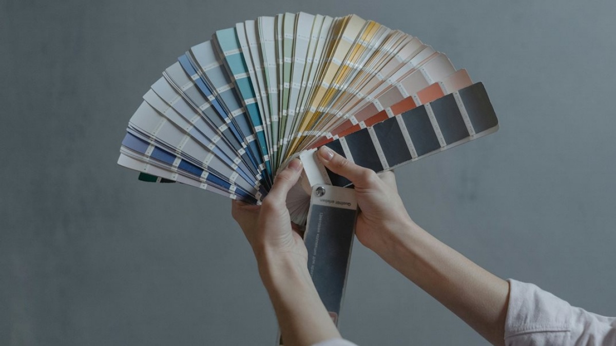 5 Warna Cat Tembok Terbaik Menurut Ahli Interior: Gak Menyerap Panas, Bikin Rumah Lebih Sejuk!