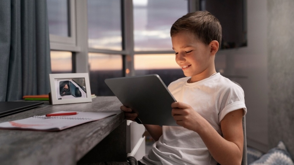 Komdigi Bidik 60.000 Orang Melek Digital, Lindungi Anak dari Konten Negatif Internet