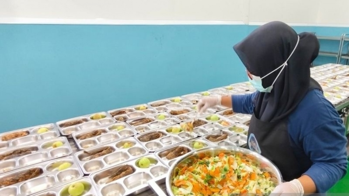 Keracunan Massal Buka Borok Sistem MBG, DPR: BGN Jangan Duduk Saja!
