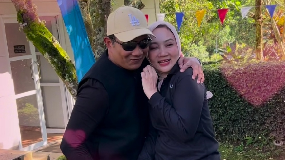 Usai Gugat Lisa Mariana Rp 105 Miliar, Ridwan Kamil Pamer Kemesraan dengan Istri