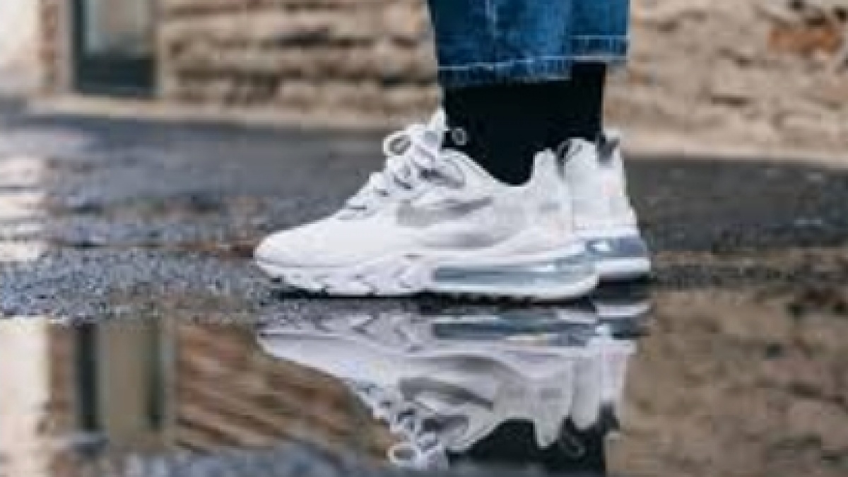 Tampil Beda di Tiap Langkah: Rekomendasi Sepatu Jalan Mencolok yang Terlihat Mewah