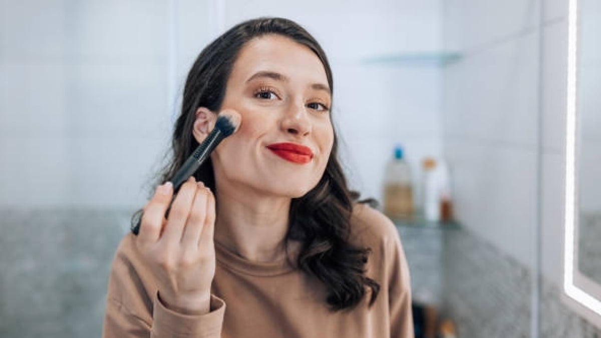 7 Pilihan Blush On yang Bagus Rekomendasi MUA, Harga Mulai Rp18 Ribuan Aja!