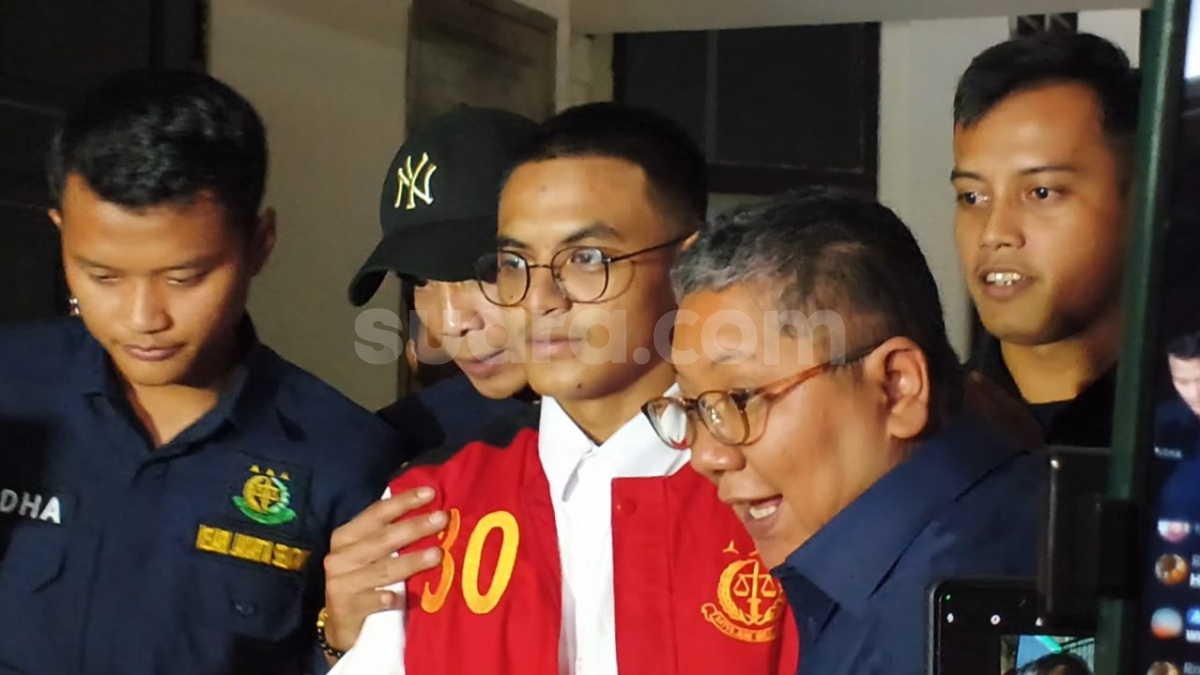 Sorot Mata Vadel Badjideh Pandangi Anak Nikita Mirzani Bikin Publik Tebak-tebakan