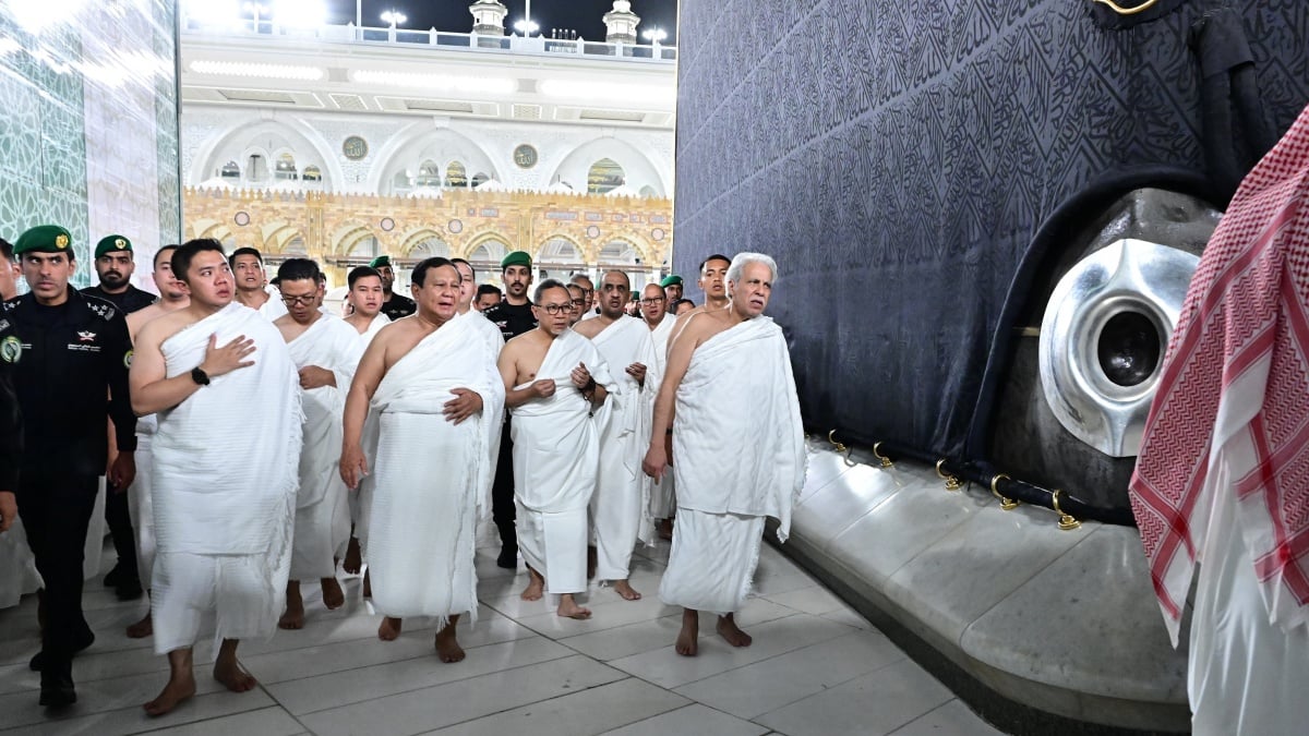 Di Sela Kunjungan Kenegaraan, Prabowo Tunaikan Umrah dan  Salat di Dalam Ka'bah