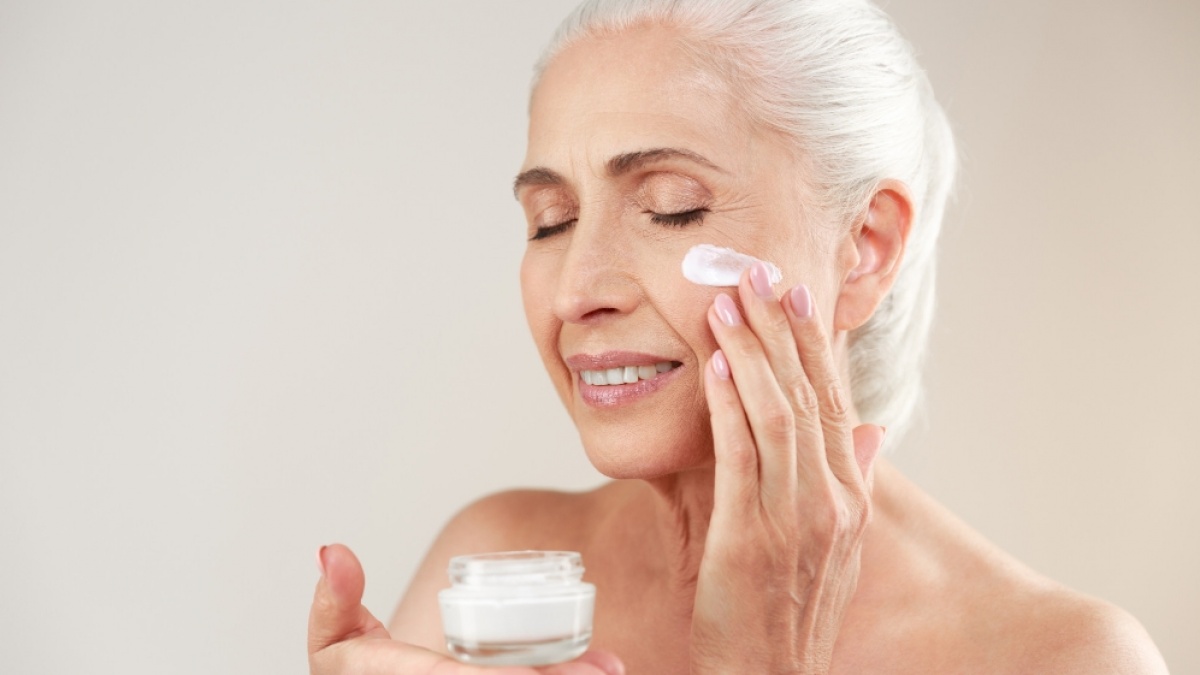 5 Rekomendasi Moisturizer Terbaik untuk Anti Aging dan Mencerahkan Wajah