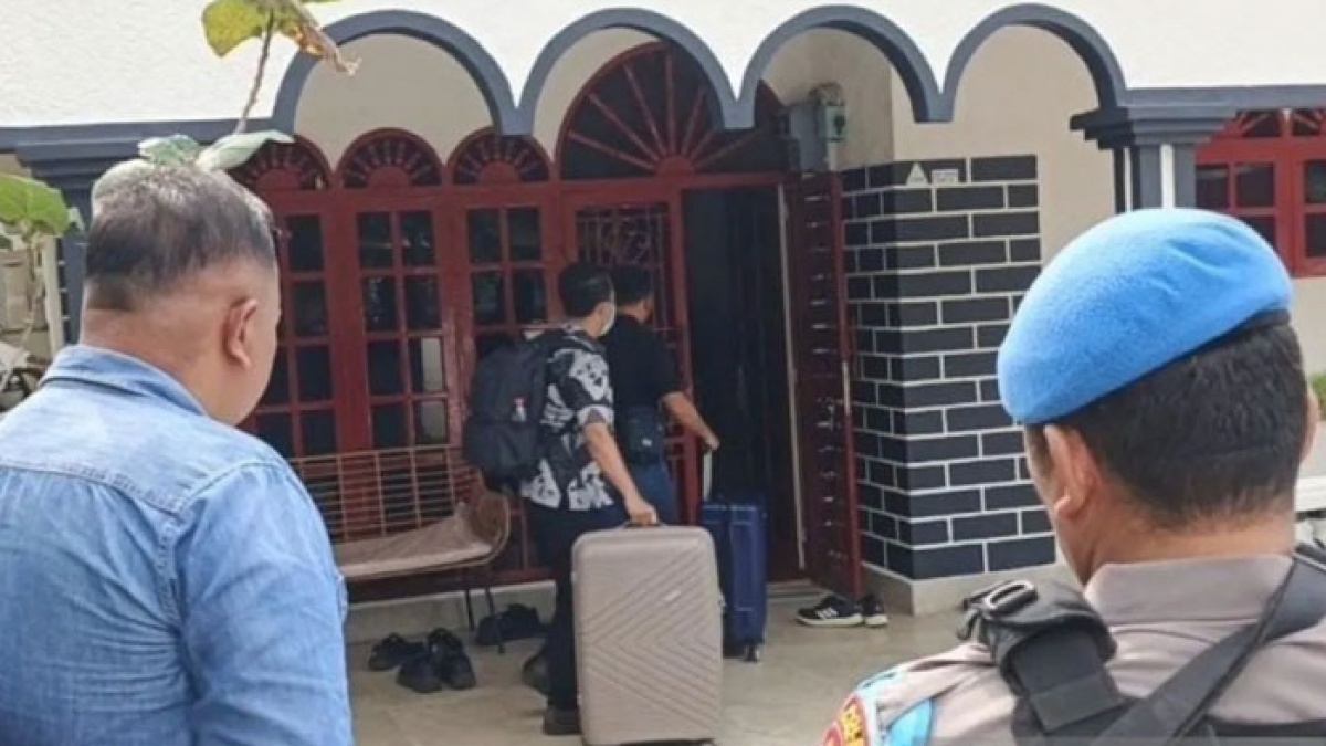 KPK Geledah Rumah Dirut PT DNG yang Kena OTT Bareng Kadis PUPR Topan Ginting