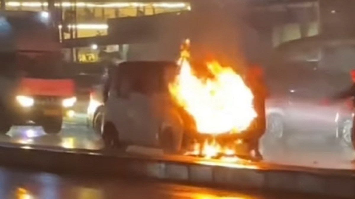 Viral Wuling Air EV Terbakar Hebat di Bandung
