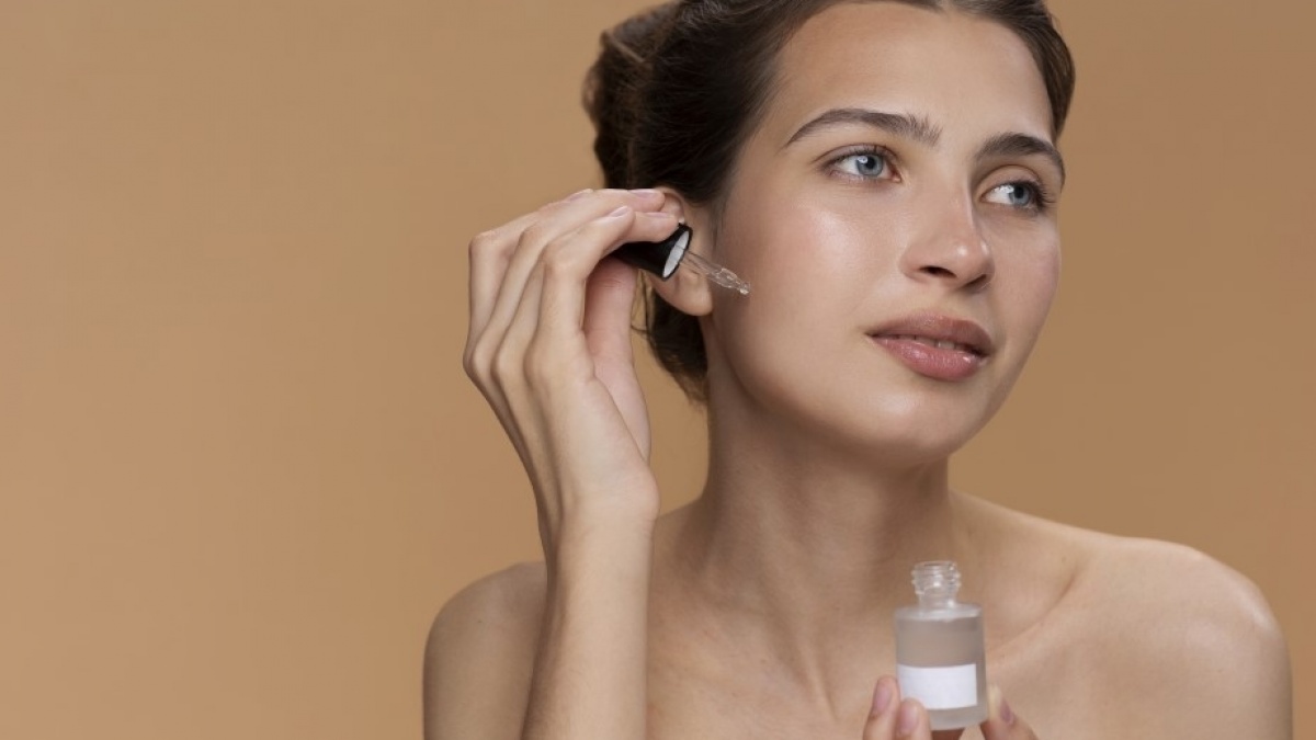 7 Pilihan Serum Mencerahkan Wajah Paling Ampuh, Cuma Modal Rp10 Ribuan Kulit Auto Glowing!