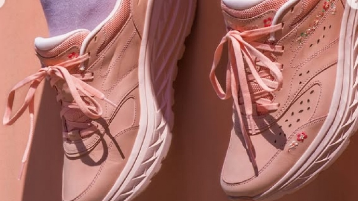 Kaki Datar? Ini 4 Rekomendasi Sepatu Hoka Terbaik 2025 Buat Lari dan Jalan Seharian