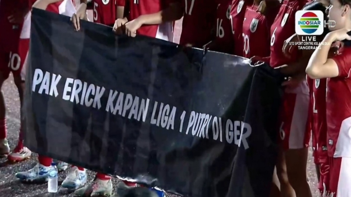 Pemain Timnas Putri Indonesia Demo Erick Thohir, Spanduk Langsung Dirampas!