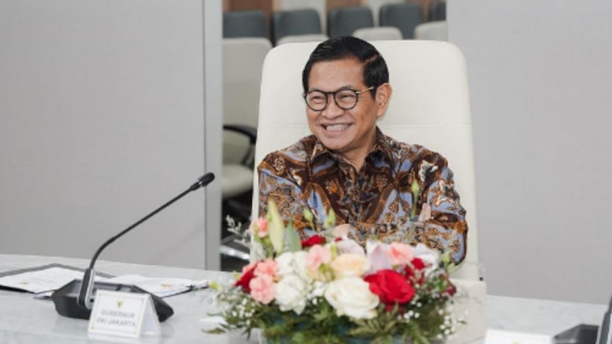 Banjir Rendam Jakarta, Gubernur Pramono Anung Diserbu Warga saat Pesta Rakyat
