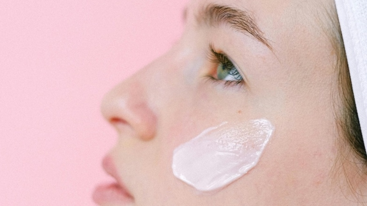 Sunscreen atau Day Cream, Mana yang Lebih Penting untuk Perawatan Kulit Wajah?