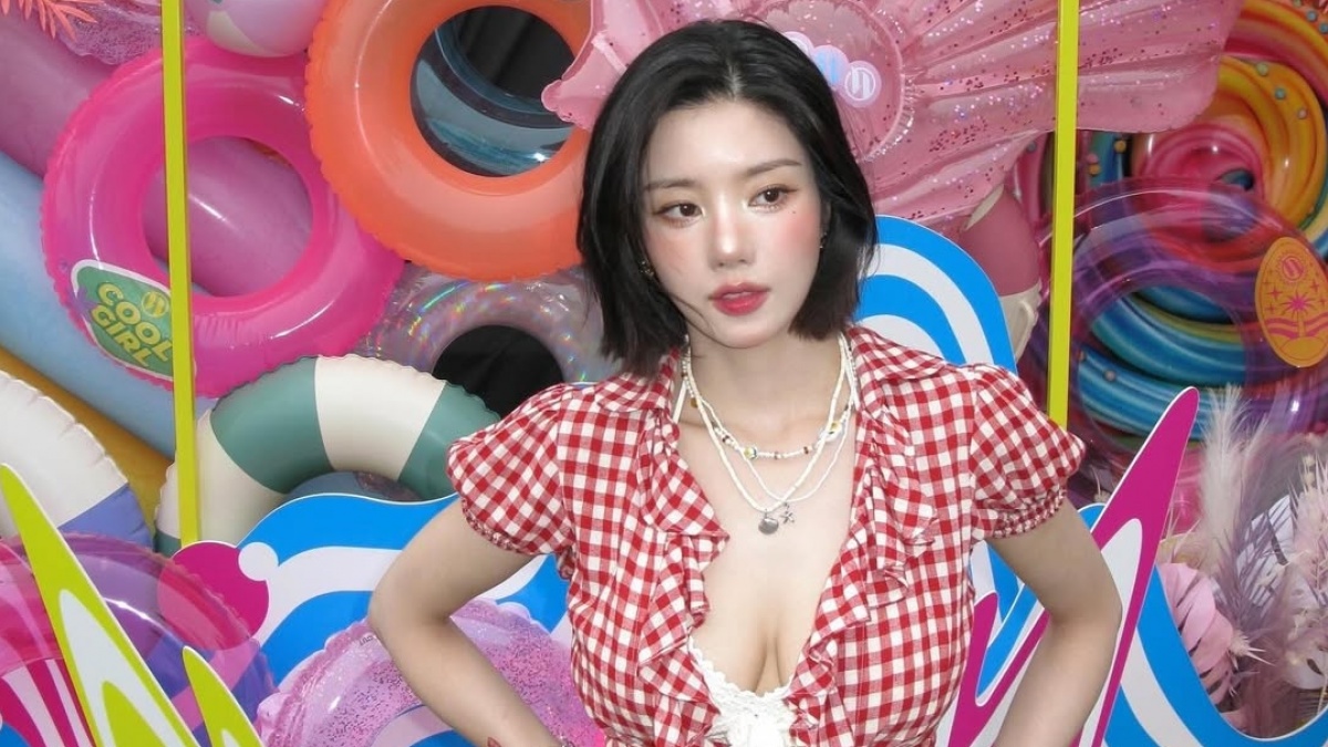 Kwon Eunbi Kembali Tampil Panas di Panggung Waterbomb Seoul 2025