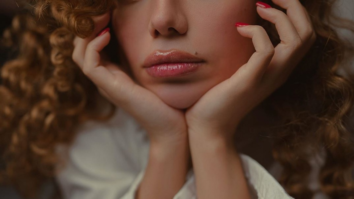 Bibir Tebal Cocoknya Pakai Lipstik Warna Apa? Ini 4 Pilihan Terbaiknya