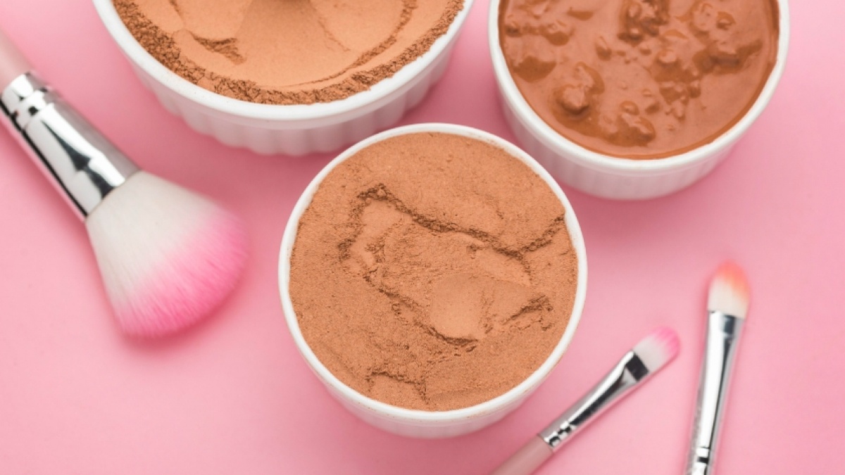 5 Bedak Tabur Anti Aging Murah Terbaik: Wajah Cerah, Garis Halus Tersamarkan