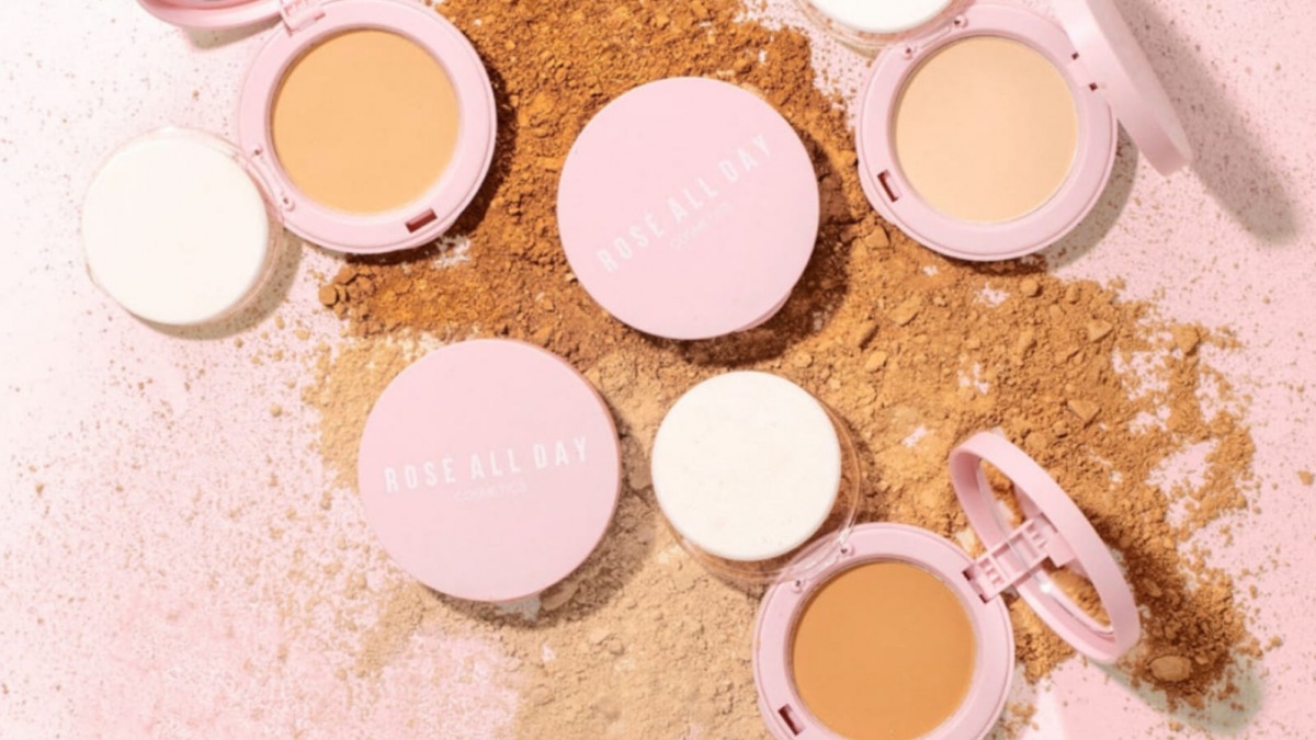 6 Pilihan Bedak Padat yang Bikin Glowing, dari Merek Lokal hingga High End