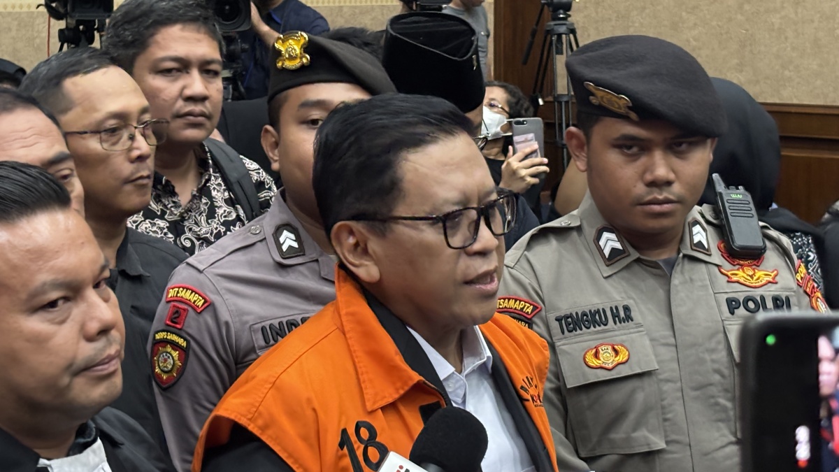 Di Ambang Vonis 7 Tahun, Hasto Memohon ke Hakim: Kembalikan 3 Buku Saya